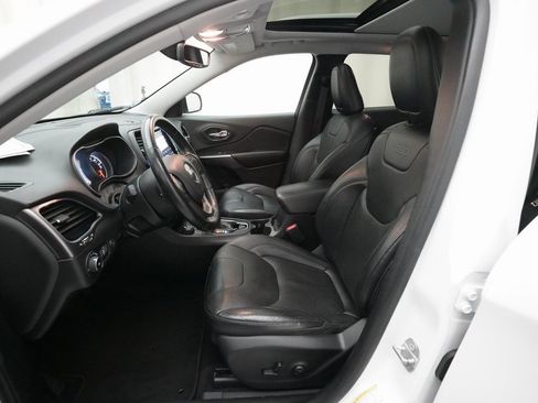 Used 2020 Jeep Cherokee Limited image 7