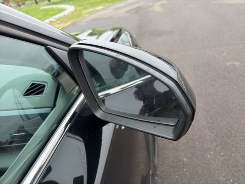 Used 2023 Volkswagen Taos SE w/ Black Wheel Package image 6