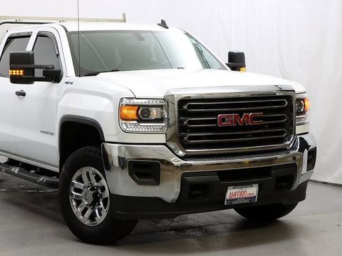 Used 2017 GMC Sierra 2500 4x4 Crew Cab image 2