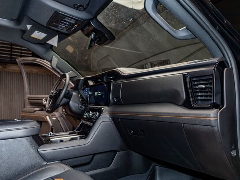 Used 2025 GMC Sierra 2500 AT4 w/ AT4 Premium Plus Package image 30