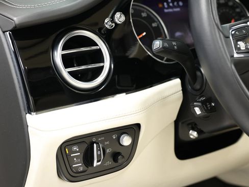 Used 2019 Bentley Bentayga AWD/4WD image 25