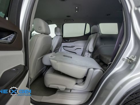 Used 2020 GMC Acadia SLT w/ LPO, Cargo Package AWD/4WD image 32