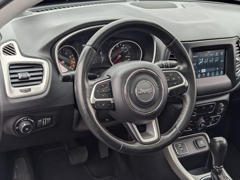 Used 2020 Jeep Compass Latitude w/ Safety & Security Group FWD image 17