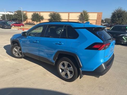 Used 2021 Toyota RAV4 XLE Premium image 5