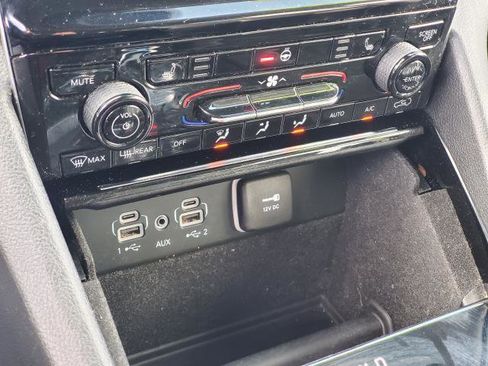 Used 2023 Jeep Grand Cherokee L Limited w/ Black Appearance Package image 18