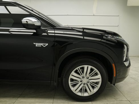 Used 2025 Mitsubishi Outlander ES image 12