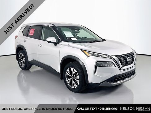 Certified 2022 Nissan Rogue SV image 3