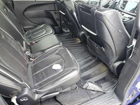 Used 2019 Chrysler Pacifica Limited FWD image 26