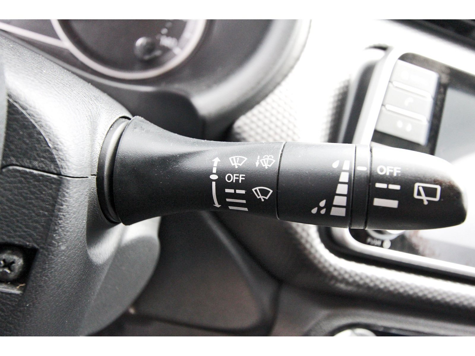 Used 2019 Nissan Kicks SV FWD image 22