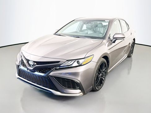 Used 2024 Toyota Camry XSE FWD image 4