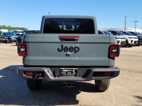 New 2026 Jeep Gladiator Sport AWD/4WD image 13