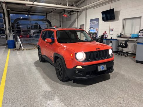 Used 2017 Jeep Renegade Altitude image 3