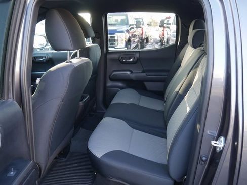 Used 2022 Toyota Tacoma TRD Sport image 25