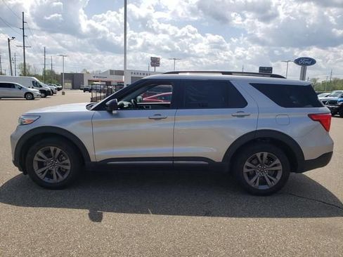 Used 2023 Ford Explorer XLT w/ Equipment Group 202A AWD/4WD image 9