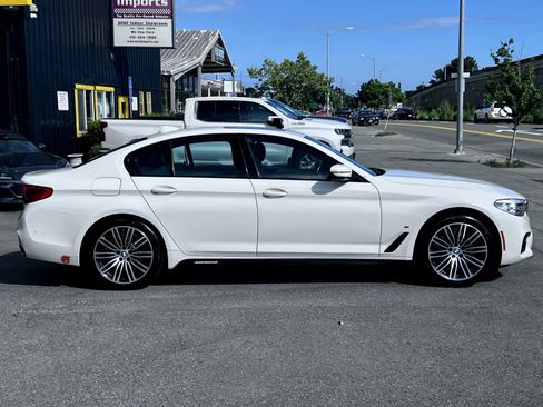 Used 2020 BMW 530e w/ M Sport Package RWD image 5