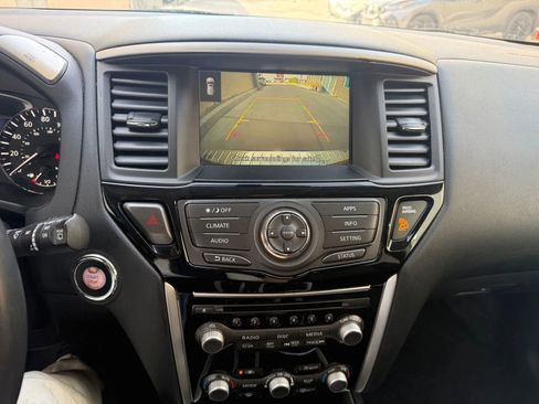 Used 2020 Nissan Pathfinder SV FWD image 19