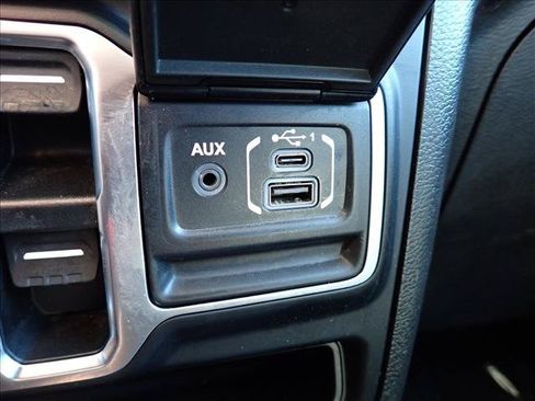 Used 2020 Jeep Wrangler Unlimited Sahara AWD/4WD image 18