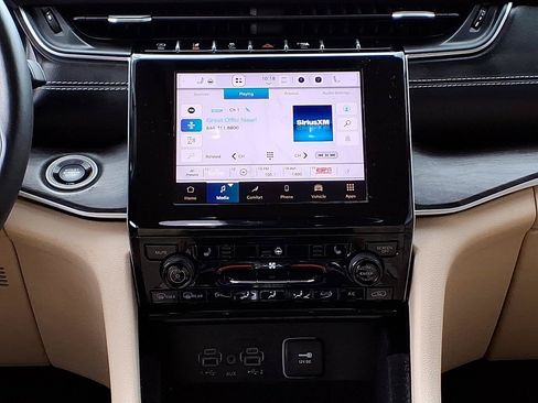 Certified 2022 Jeep Grand Cherokee L Limited AWD/4WD image 12