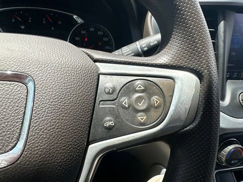 Used 2022 GMC Acadia SLE FWD image 17