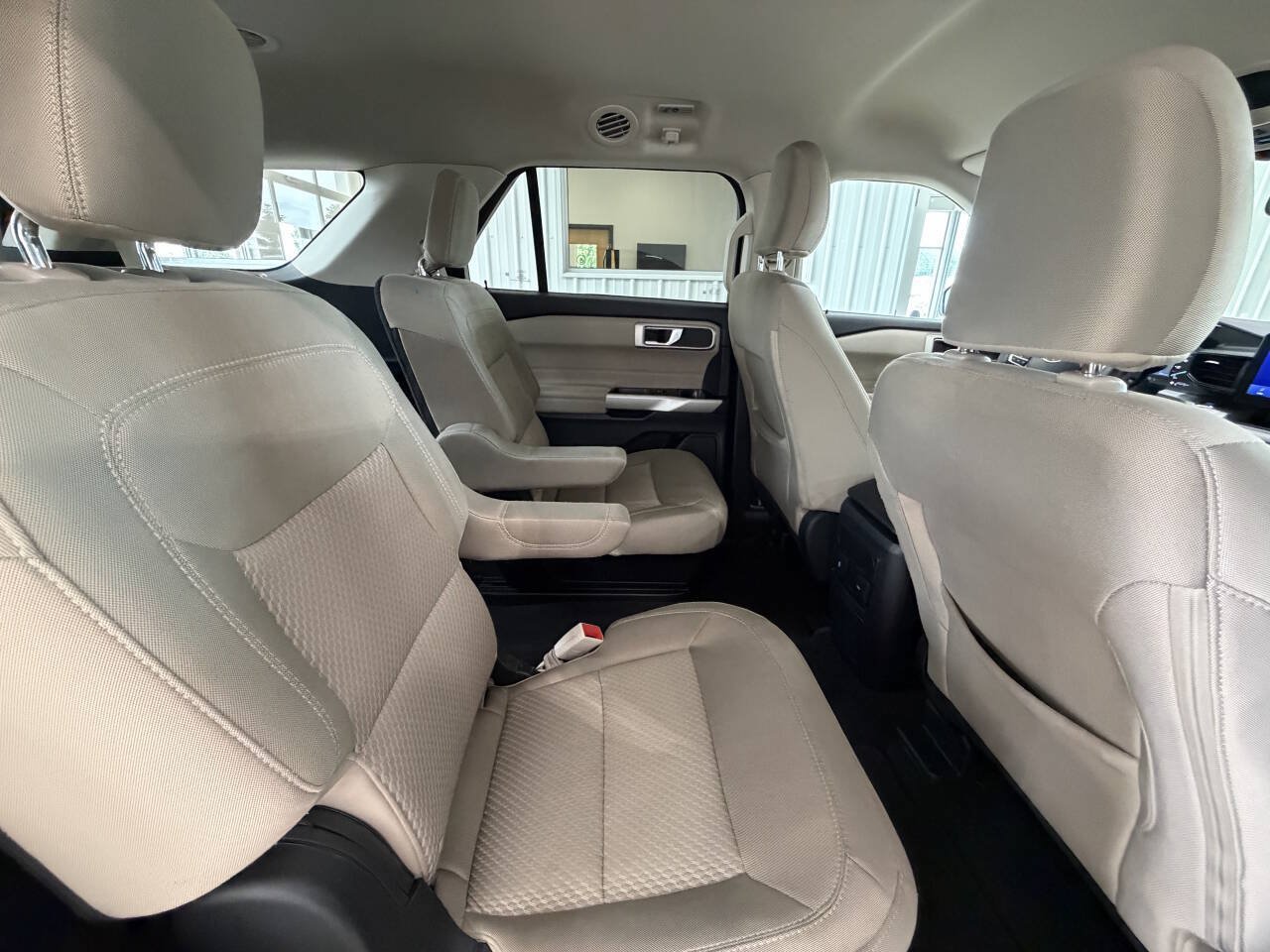 Used 2023 Ford Explorer XLT AWD/4WD image 26