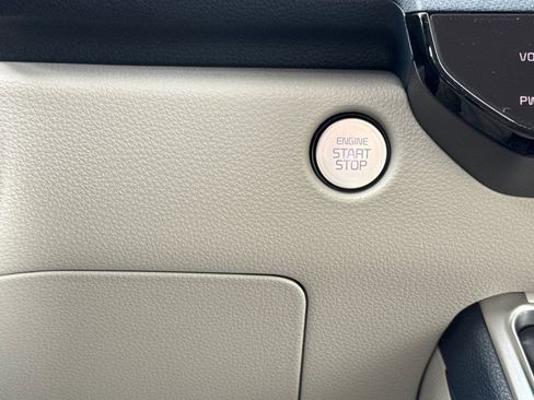 New 2026 Kia Carnival EX image 24