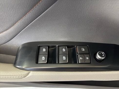 Used 2018 Toyota Camry XLE FWD image 9