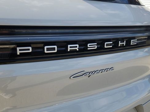 Certified 2025 Porsche Cayenne E-Hybrid image 29