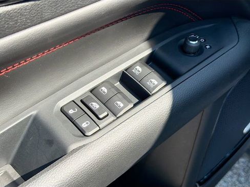 New 2026 Jeep Compass Trailhawk w/ Sun, Sound & Navigation Group AWD/4WD image 19