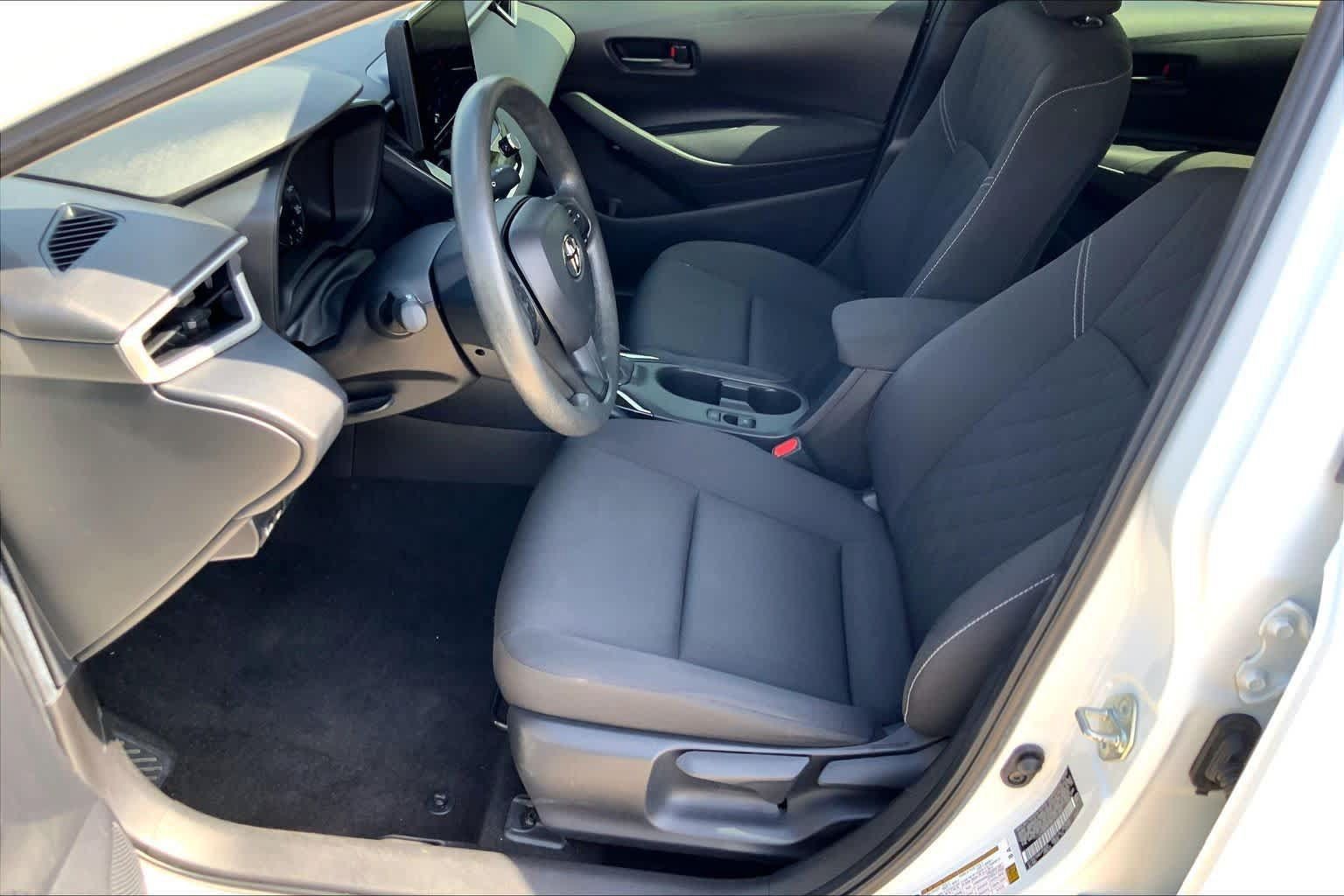 Used 2023 Toyota Corolla LE FWD image 8