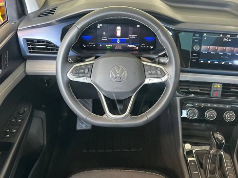Used 2023 Volkswagen Taos SE w/ Panoramic Sunroof Package FWD image 14