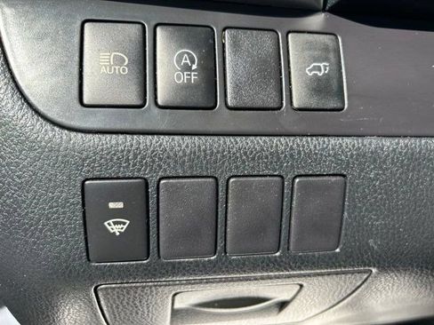 Used 2019 Toyota Highlander XLE FWD image 19