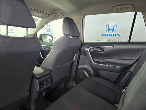 Used 2023 Toyota RAV4 LE AWD/4WD image 12
