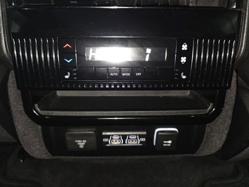 Used 2023 Jeep Wagoneer Series III w/ Preferred Equipment Group image 21