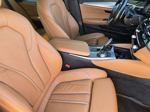 Used 2019 BMW 540i xDrive w/ M Sport Package image 19