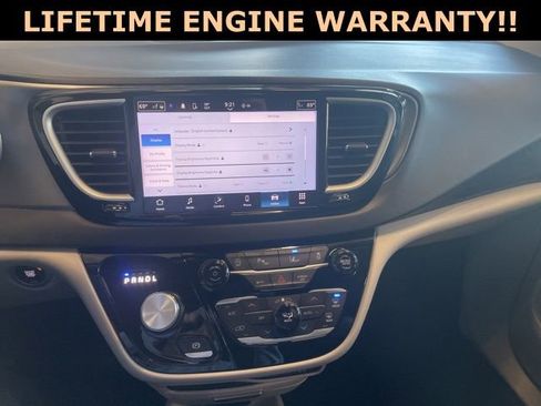 Certified 2024 Chrysler Pacifica Touring-L FWD image 21