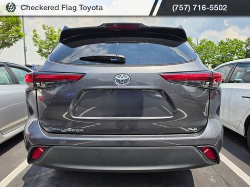 Used 2023 Toyota Highlander XLE FWD image 5