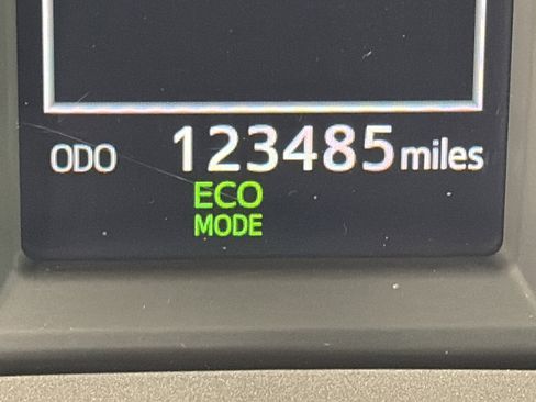 Used 2016 Toyota RAV4 XLE AWD/4WD image 5