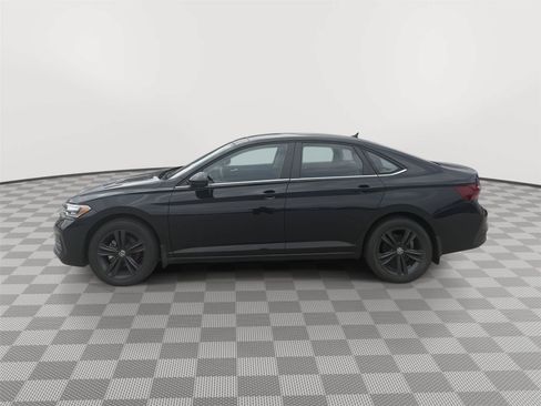 Certified 2022 Volkswagen Jetta SE w/ Panoramic Sunroof Package FWD image 6
