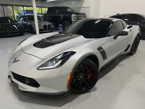 Used 2016 Chevrolet Corvette Z06 w/ 3LZ Preferred Equipment Group image 2
