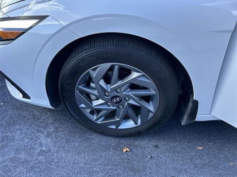 Certified 2024 Hyundai Elantra SEL image 30