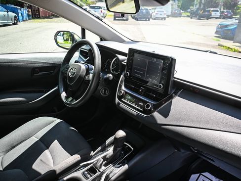 Used 2022 Toyota Corolla LE FWD image 18