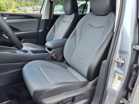 New 2025 Volkswagen Tiguan SE image 4