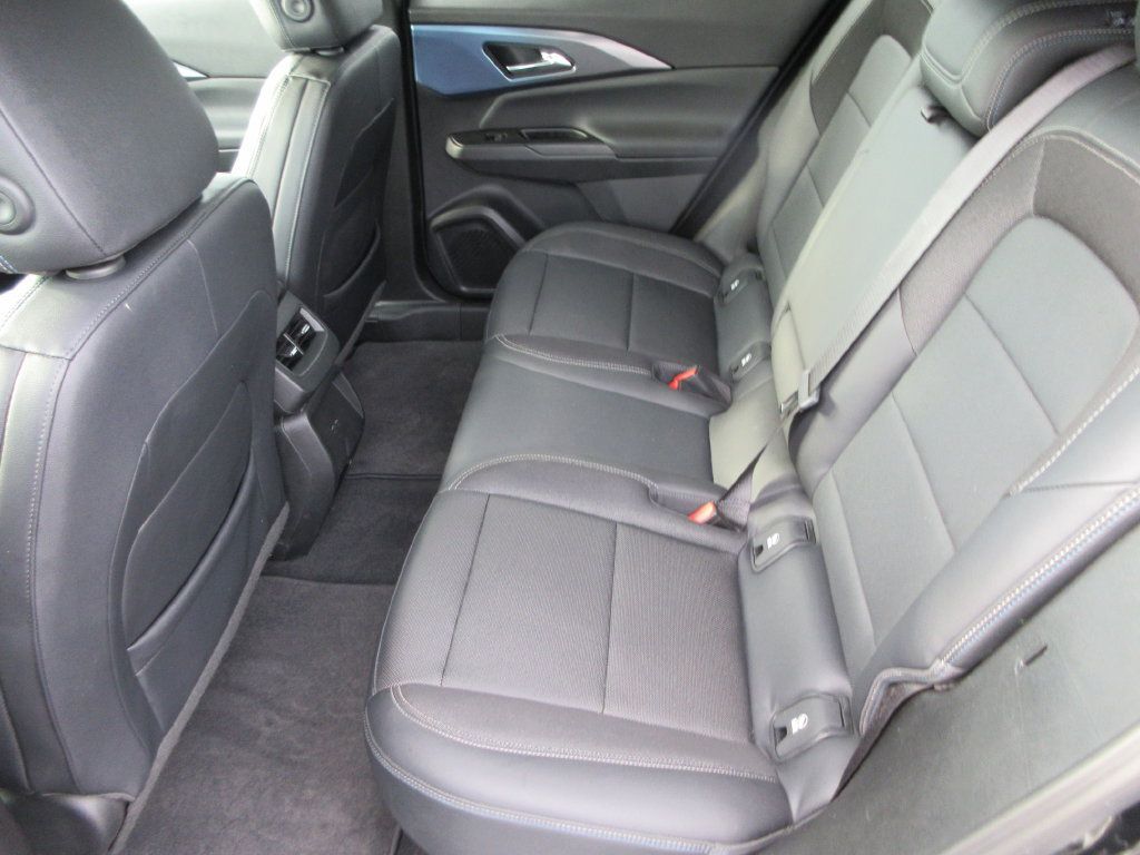 Used 2024 Chevrolet Equinox EV LT FWD image 13