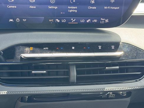Used 2025 Buick Enclave Preferred FWD image 24