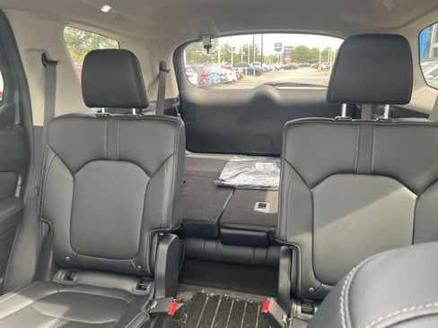 Used 2024 Honda Pilot Touring image 11