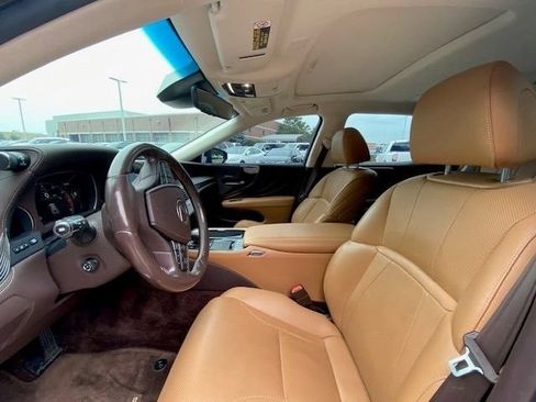 Used 2019 Lexus LS 500 w/ Accessory Package (Z2) RWD image 13
