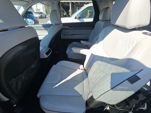 Used 2025 Hyundai Palisade SEL FWD image 9