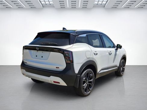 New 2026 Nissan Kicks SR w/ SR Premium Package FWD image 4
