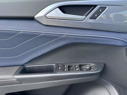 New 2026 Volkswagen Taos SEL image 10