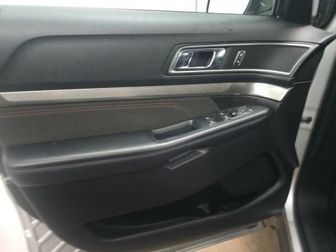 Certified 2018 Ford Explorer XLT w/ Equipment Group 202A FWD image 17